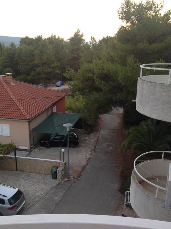 Guest House Alek Vrboska Ruang foto