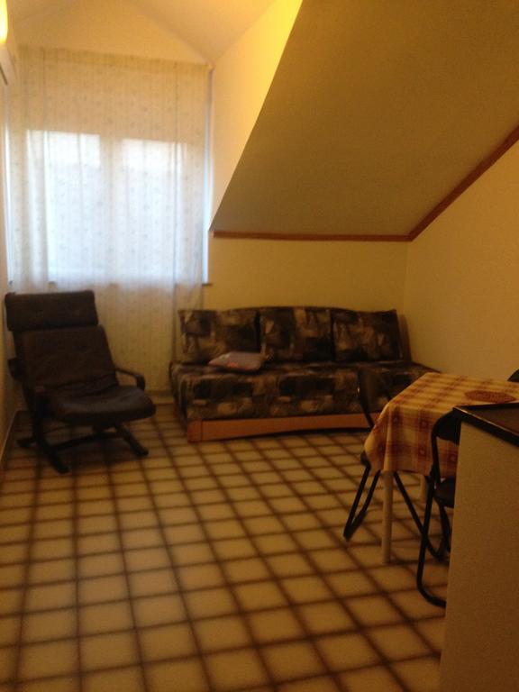 Guest House Alek Vrboska Ruang foto