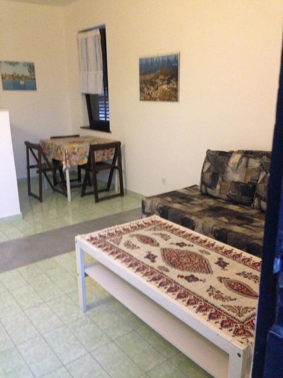 Guest House Alek Vrboska Ruang foto