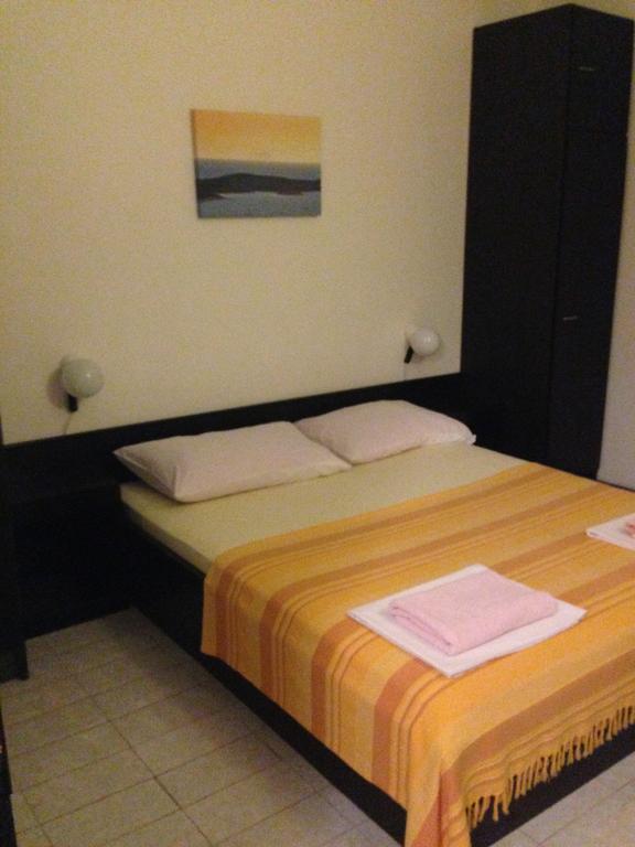 Guest House Alek Vrboska Ruang foto