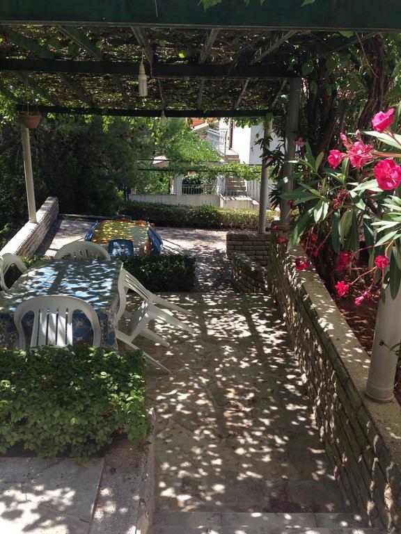 Guest House Alek Vrboska Ruang foto
