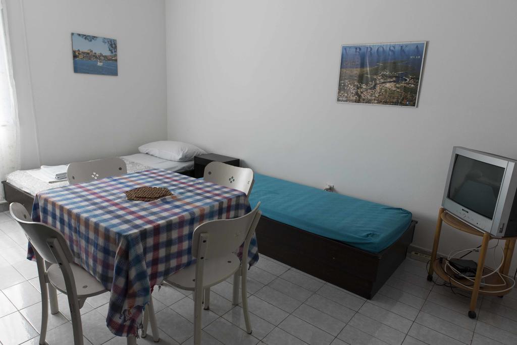 Guest House Alek Vrboska Bagian luar foto